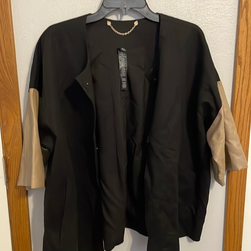 Chicos blazer black/Tan, leather sleeves. Chico Sz 3 (XL)